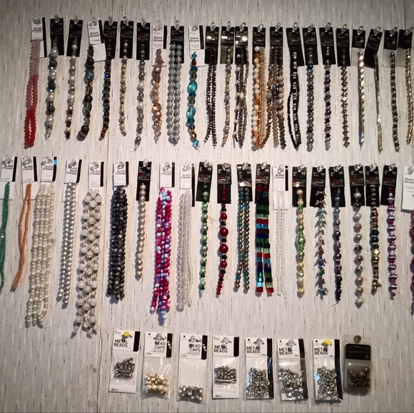 Strands of beads - Picture 1 of 12